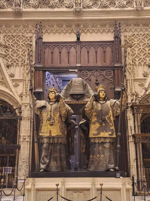 Seville: Guided tour of the Alcazar, Cathedral, and Giralda - Royal Alcázar: the palaces you can feel living