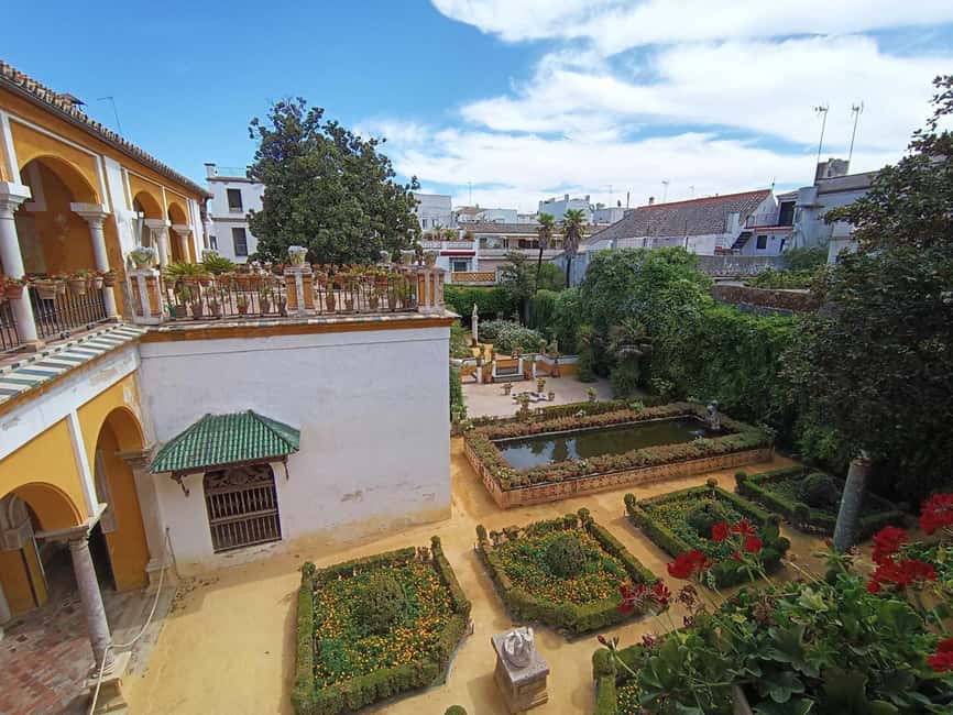 Seville: Guided visit to the Casa de Pilatos with tickets - Where you meet: Pl. de Pilatos, 1