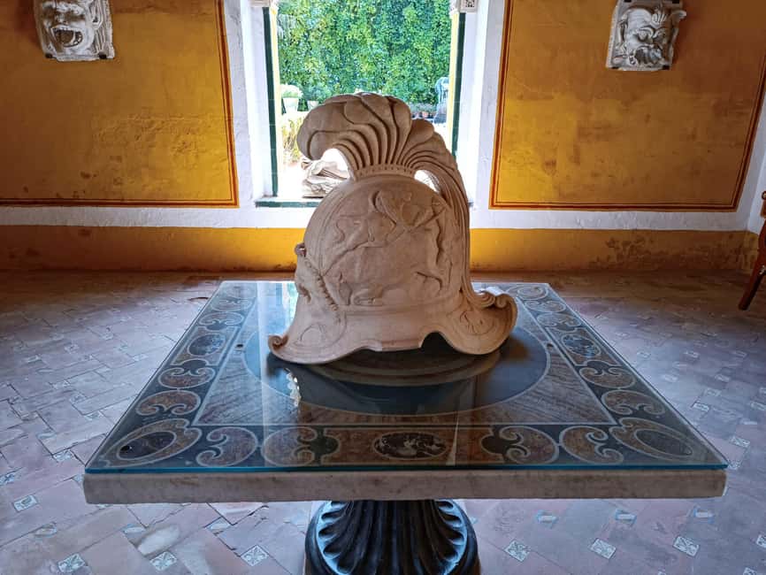 Seville: Guided visit to the Casa de Pilatos with tickets - The big story your guide will connect to the building