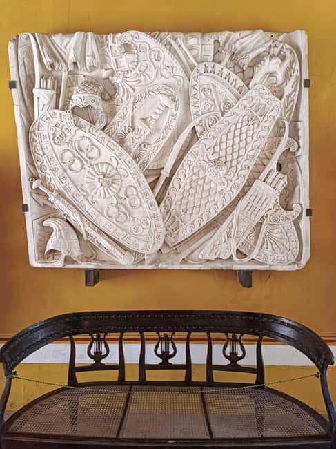 Seville: Guided visit to the Casa de Pilatos with tickets - Gothic-Mudejar details you can actually spot