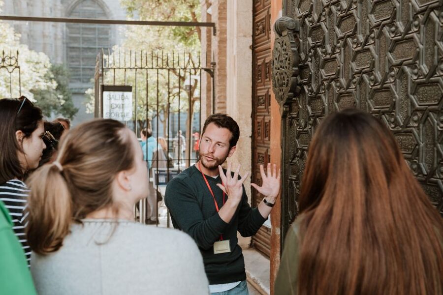 Seville: Guided Walking Tour with Optional Breakfast - Getting Oriented from Plaza de San Francisco (and Why It Matters)