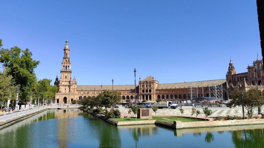 Seville: Guided Walking Tour with Optional Breakfast - Antigua Fábrica de Tabacos: A Factory Stop That Isn’t Just Industrial