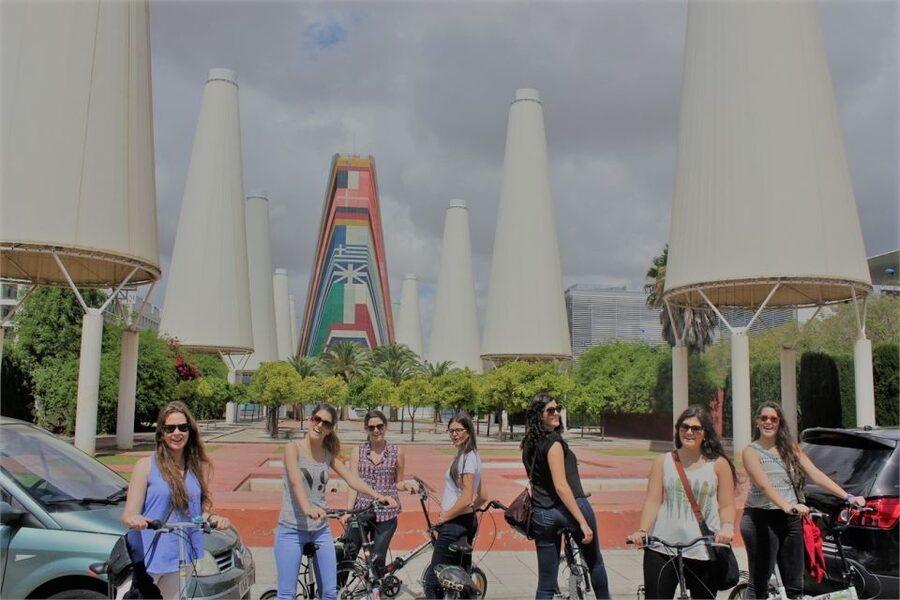 Seville: Highlights Bike Tour with Local Guide - Guadalquivir river ride: bridges, Sevilla Tower, and Torre del Oro