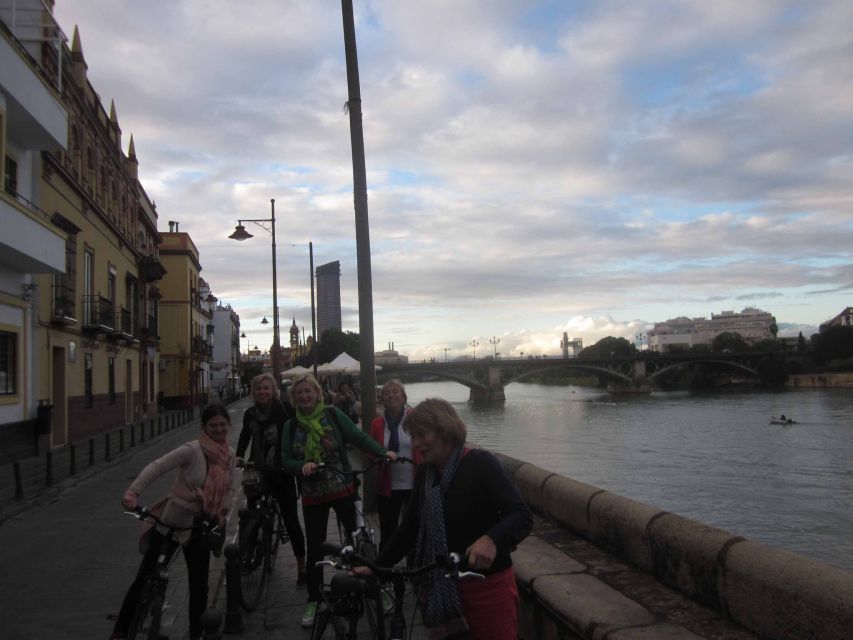 Seville: Highlights City Bike Tour - Cathedral area outlooks: seeing scale without getting stuck in the queue mindset