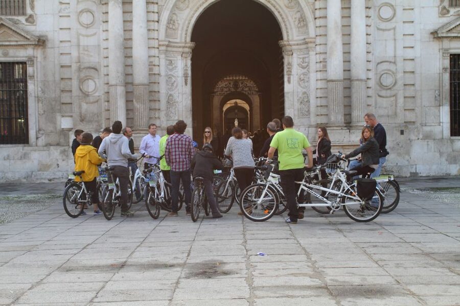 Seville: Historic Center Bike Tour - Meeting Centerbici and getting rolling without stress
