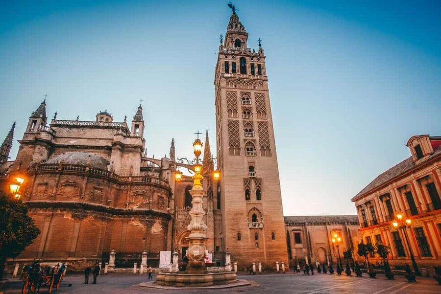 Seville in 1 Day Tour: Historic Center, Monuments, and Jewish Quarter - Key things I’d zero in on before booking