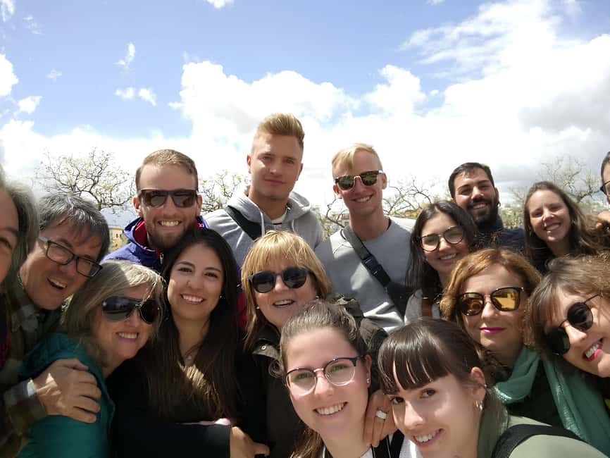 Seville in 1 Day Tour: Historic Center, Monuments, and Jewish Quarter - Seville Cathedral and the Giralda area: seeing scale without getting lost