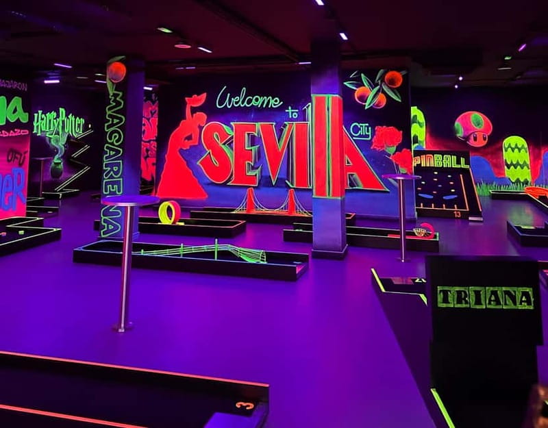 Seville: Indoor UV 18 hole Minigolf Experience - UV mini-golf in Seville: fun that beats the weather