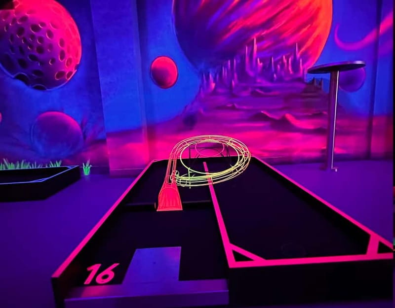 Seville: Indoor UV 18 hole Minigolf Experience - What happens when you arrive: tickets, UV gear, and storage