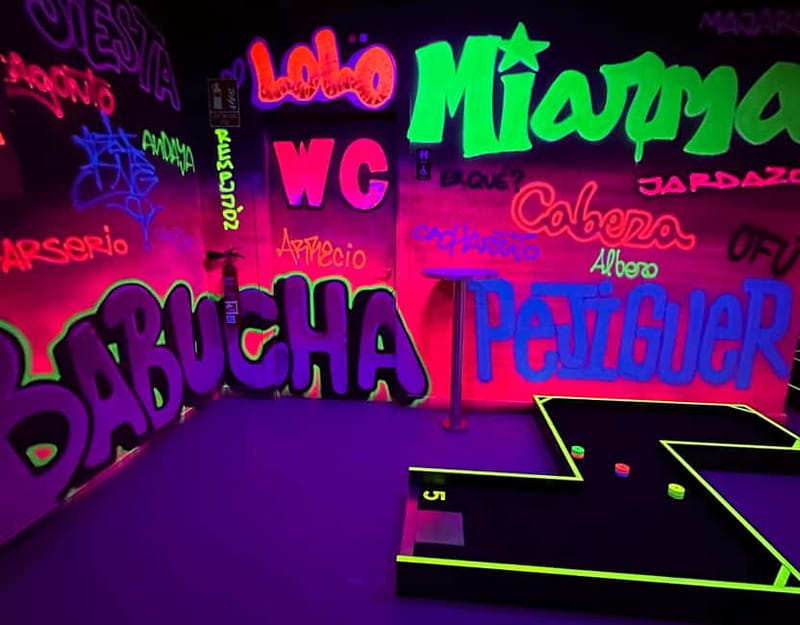 Seville: Indoor UV 18 hole Minigolf Experience - The on-site bar: a break without leaving the game