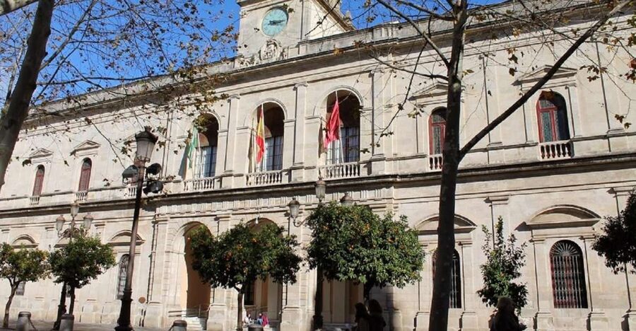 Seville: Paranormal Walking Tour in Spanish - Seville at Night, With the Lights Low and the Stories High