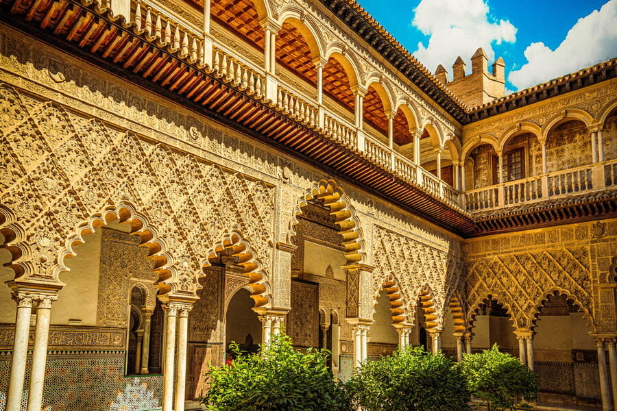 Seville: Priority Access Cathedral, Giralda & Alcázar Tour - Patio de Doncellas and the gardens: where the photos make sense