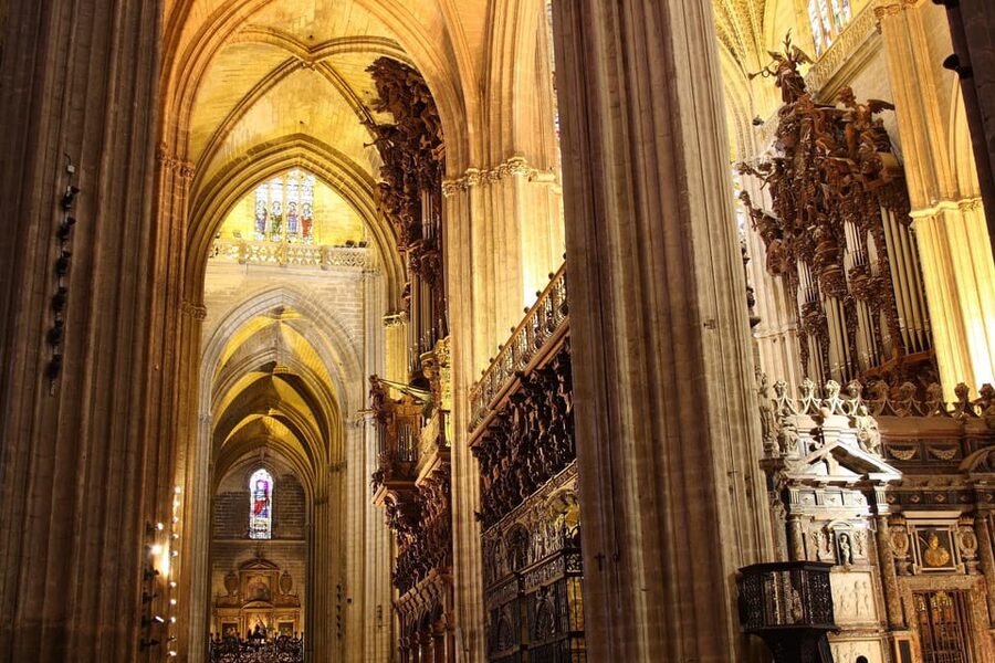 Seville: Priority Access Cathedral & Giralda Tour - What you’ll notice in the first 20 minutes