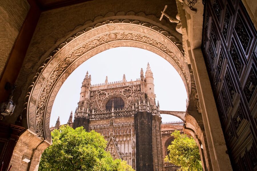 Seville: Priority Access Cathedral & Giralda Tour - Inside the Cathedral: what your guide will help you spot