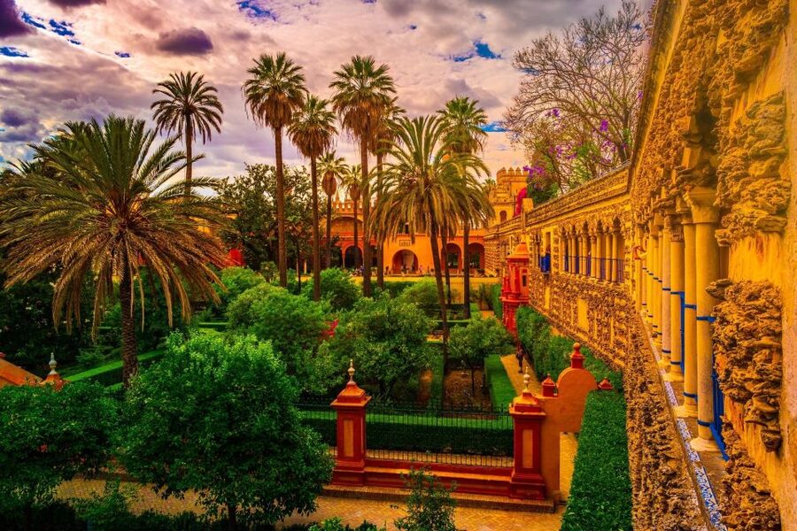 Seville: Priority Access Royal Alcazar Tour - Handling crowds: audio gear and staying connected to the guide
