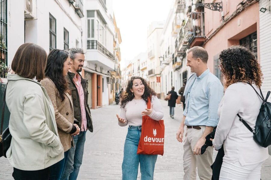 Seville: Private Tapas & History Tour in Triana Neighborhood - Where you meet: finding Los Especiales without stress