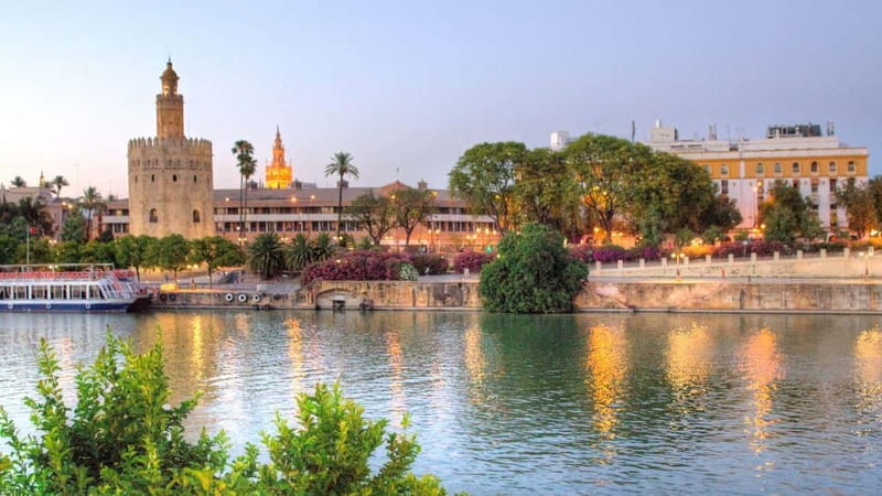 Seville Private Tour with a Local, Highlights & Hidden Gems - Alcázar and Seville Cathedral: the big-ticket architecture stops