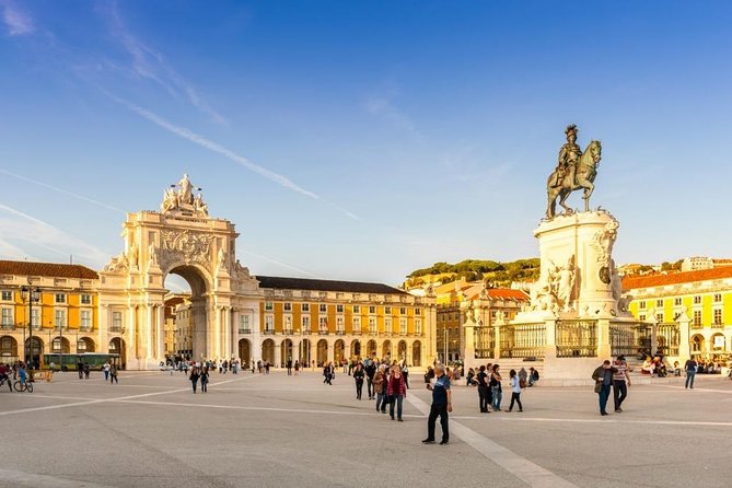 Seville Private transfer to Lisbon with Optional Evora stop - The Evora stop: picking monuments in just 1.5 hours