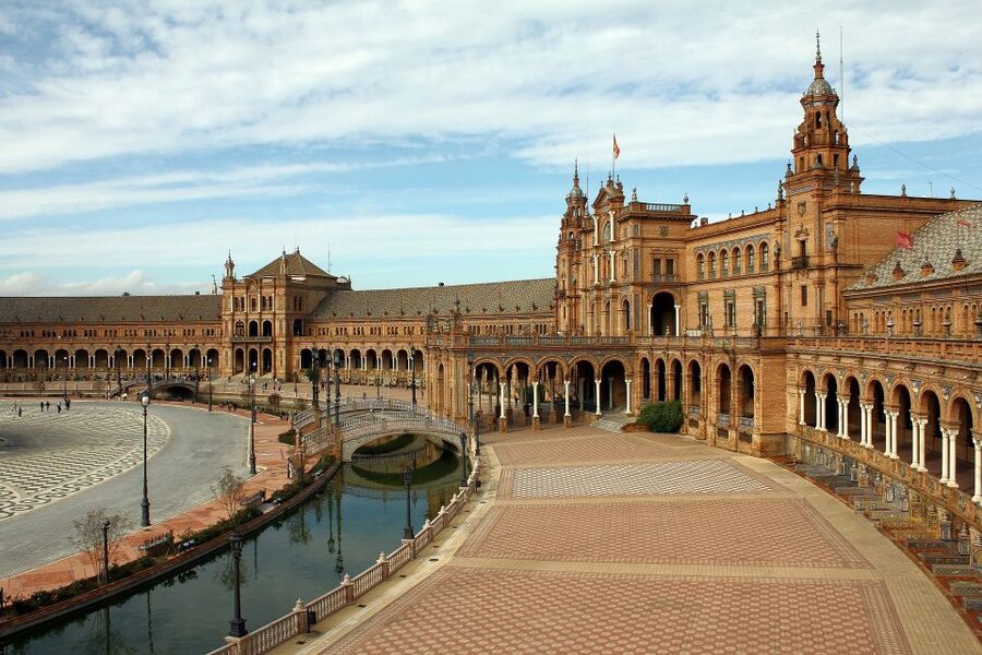 Seville: Private Walking Tour with a Local - How the 2–6 hour length fits real sightseeing days
