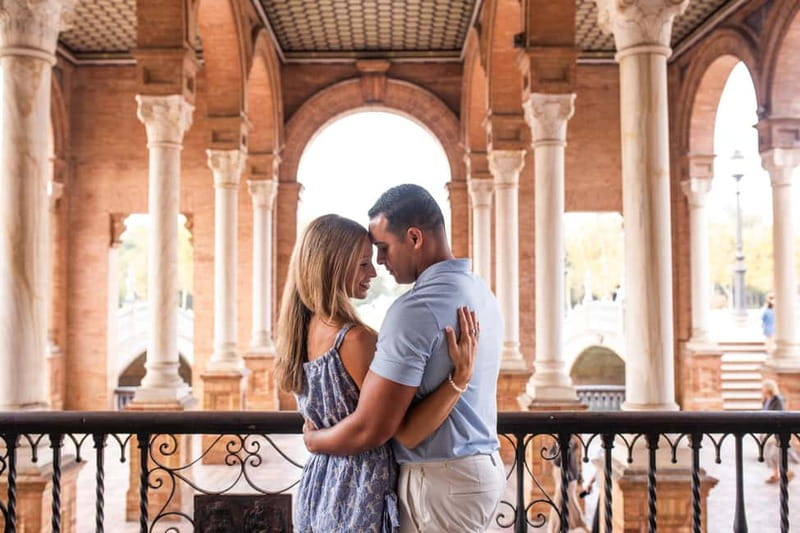 Seville: Professional Photoshoot and Video - Meeting at the North Tower: easy start, clear handoff