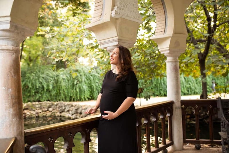 Seville: Professional Photoshoot and Video - Parque María Luisa secret corners: shade, fountains, and flowerbeds