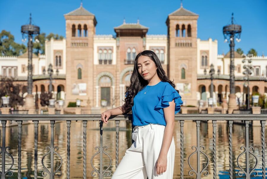 Seville: Professional Photoshoot at Plaza de España - Plaza de España Turns Quick Snapshots Into a Real Set of Photos