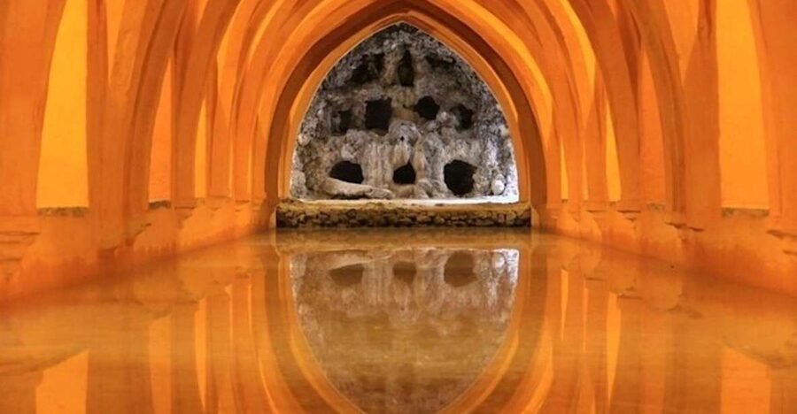 Seville: Real Alcazar Admission and Guided Tour - Meeting at Pl. Virgen de los Reyes and the “find the red flag” reality