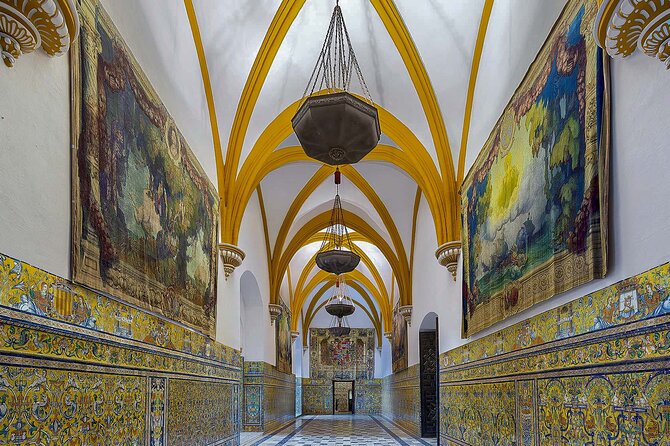 Seville : Real Alcázar de Sevilla Guided Tour without Lines - Gardens that show time passing: Renaissance, Muslim orchards, and an English chapter