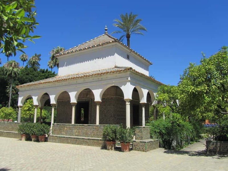 SEVILLE: REAL ALCÁZAR TOUR - Meeting your guide: English and Spanish, and one name to watch for