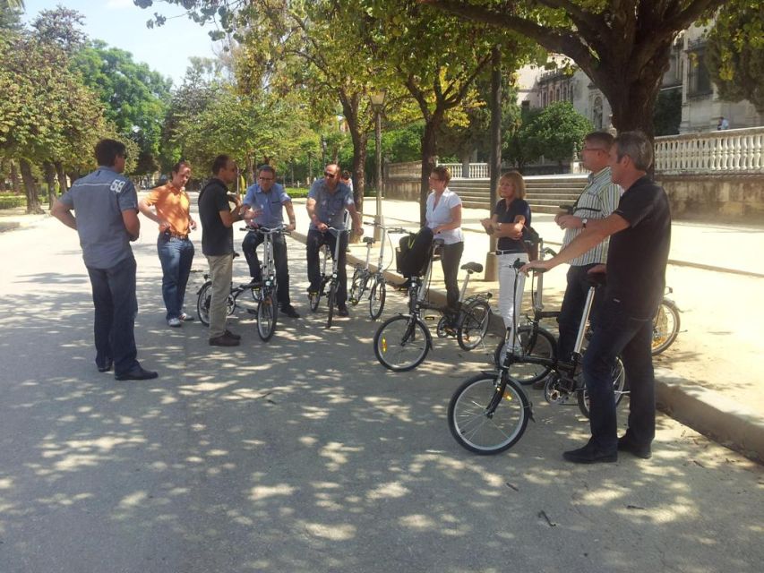 Seville: Relaxing Electric Bike tour with Tour Guide - Barrio Santa Cruz: old lanes, less foot-sweat