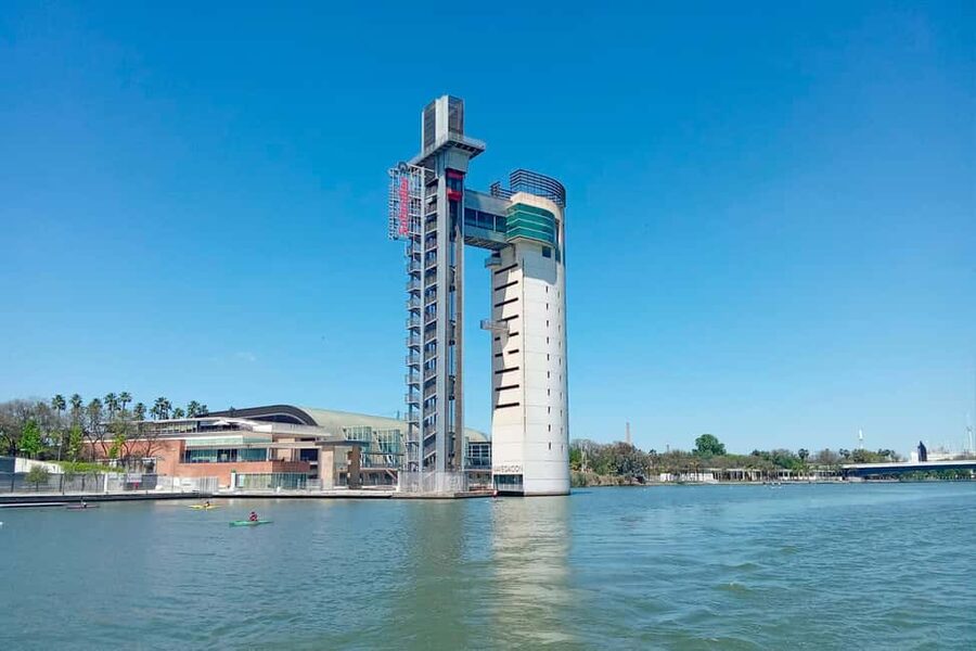 Seville: Restaurant Boat Ride on the Guadalquivir with Lunch/Dinner - The Views Along the Guadalquivir: Torre del Oro, Triana, and More