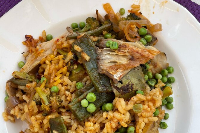 Seville: Rooftop Paella Showcooking and Sangría - The show format: you watch, you learn, you eat
