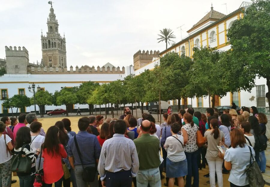 Seville Royal Palace and Game of Thrones Tour - C. Francos meeting point and the value of starting organized