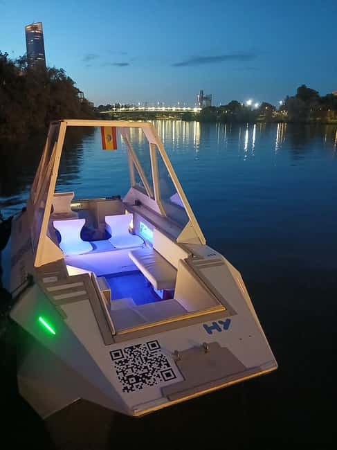 Seville: Sail the River. 100% private - Finding the Muelle de la O dock under Puente de Triana