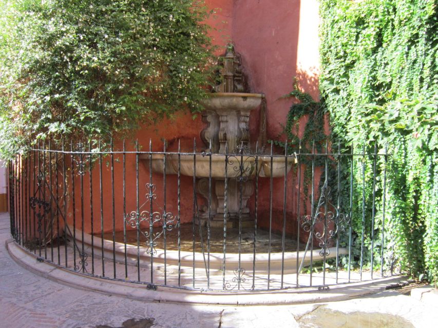 Seville: Santa Cruz Old Jewish Quarter Walking Tour - Meeting at Av. de la Constitución: Get Positioned Early