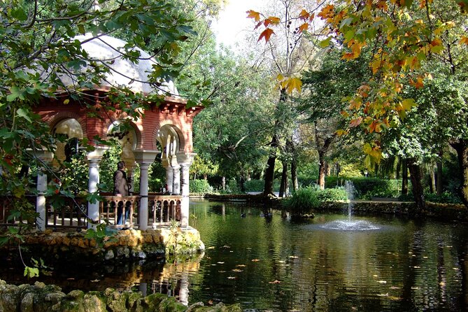 Seville Scavenger Hunt and Highlights Self Guided Audio Tour - Puerta del León and Real Fábrica de Tabacos: stories that change the street view