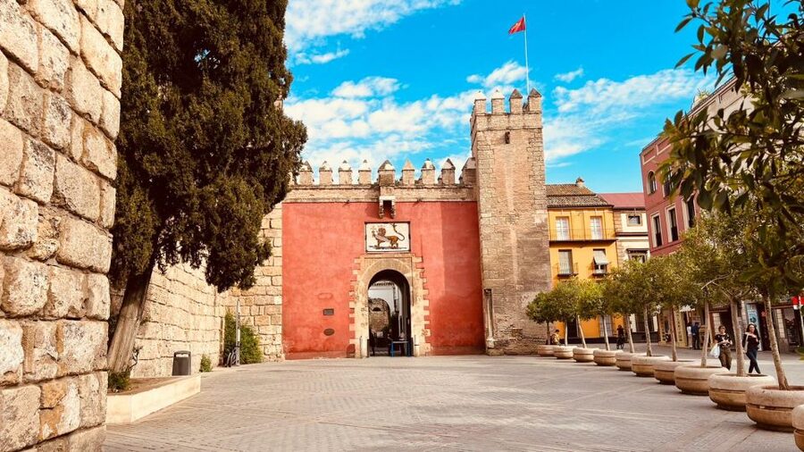 Seville: Skip-the-Line Royal Alcázar Guided Tour - Gardens and botanics: plants from around the world
