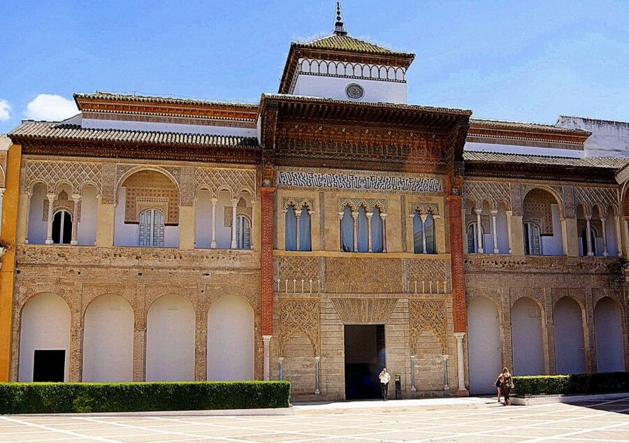 Seville: Small-Group Alcázar Guided Tour & Entry Ticket - Guides you can get (and why names matter here)