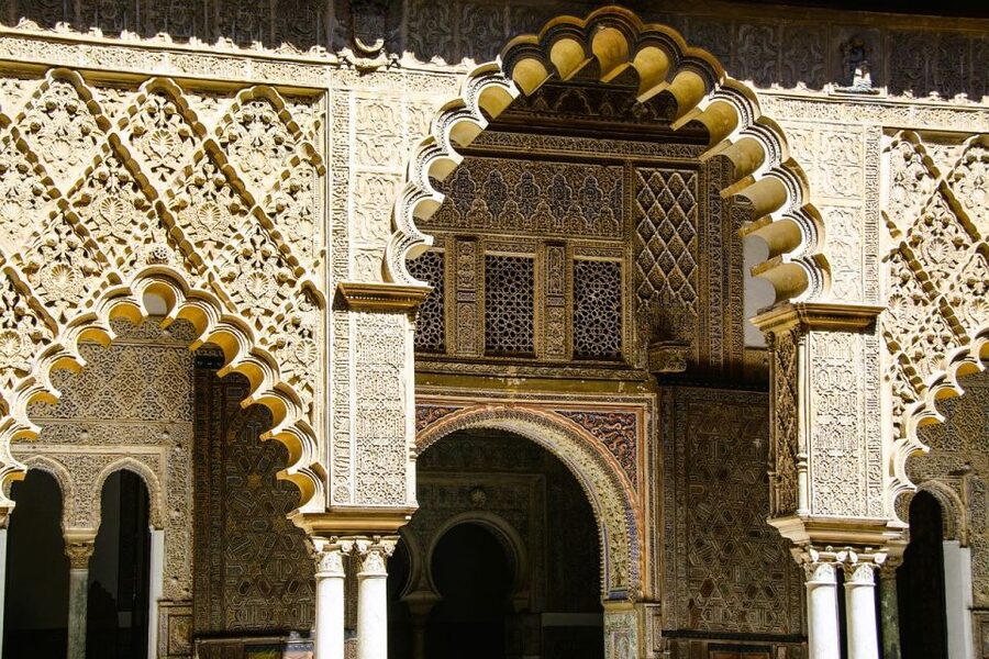 Seville: Small-Group Alcázar Guided Tour & Entry Ticket - From the main monumental area to the first palace remains