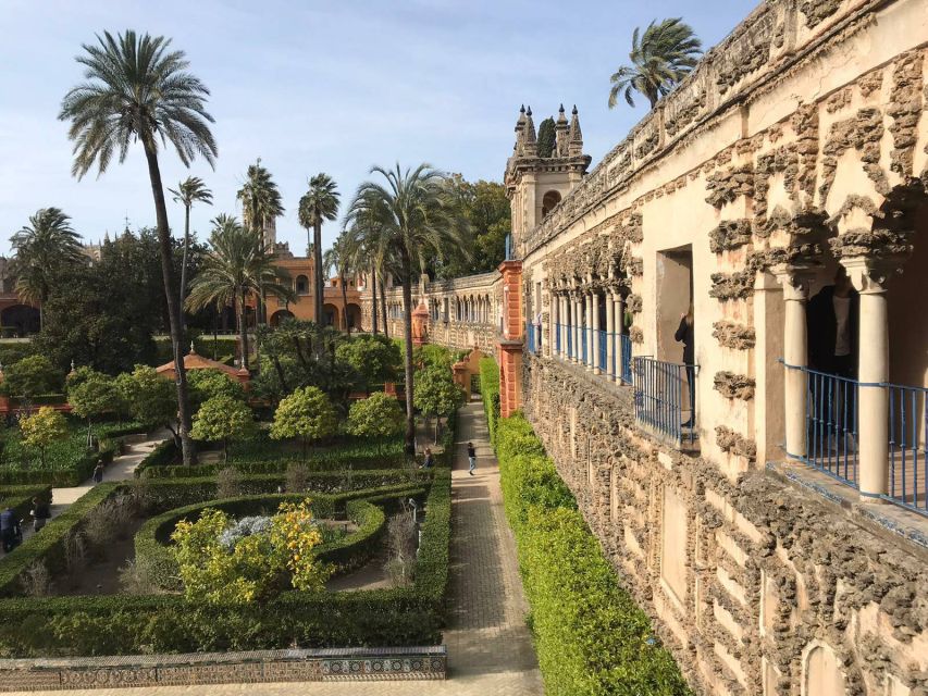 Seville: Small-Group Alcázar Guided Tour & Entry Ticket - Inside the palace: Justice Room and Palace of Plaster