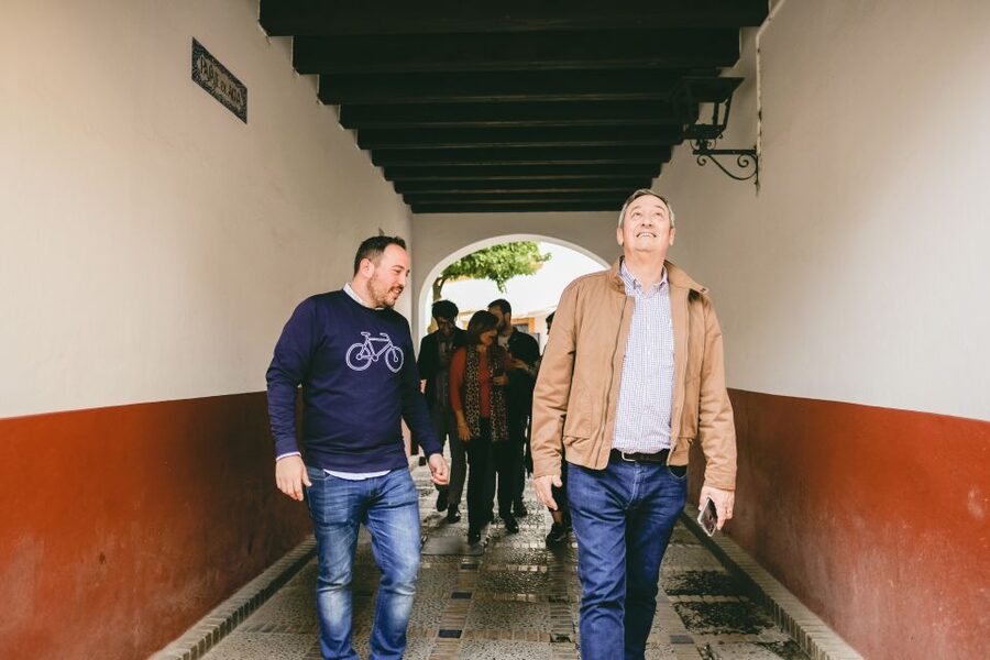 Seville: Small-Group Jewish Quarter Discovery Walking Tour - Callejón del Agua (C. Agua 2): where the details start to matter