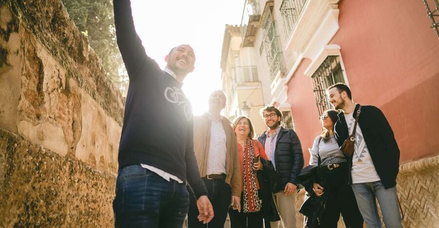 Seville: Small-Group Jewish Quarter Discovery Walking Tour - Jardines de Murillo: a calmer pause with historical context