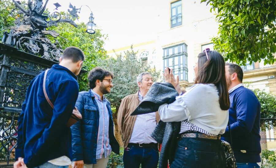 Seville: Small Group Jewish Quarter Tour with Tapas & Drinks - Calle Cano y Cueto and Calle Lope de Rueda: The Streets Get Personal