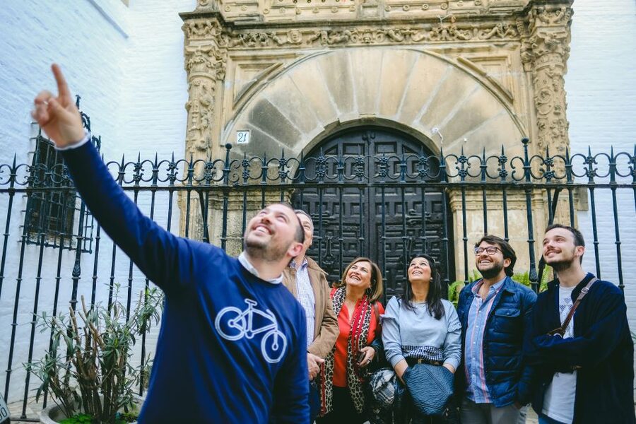 Seville: Small Group Jewish Quarter Tour with Tapas & Drinks - Tapas Time at the End: 3 Courses, 2 Drinks, and a Toast
