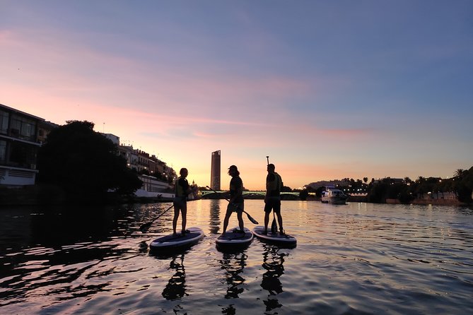 Seville: Sunset in Paddle Surf - Gear, changing rooms, and the start-up moment