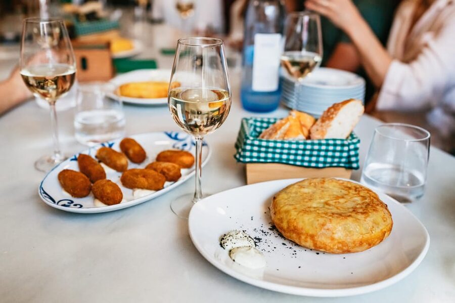 Seville: Tapas, Taverns and History Guided Walking Tour - Bodeguita Antonio Romero Arfe: Third-Generation Tapas Dinner Plus Manzanilla Sherry