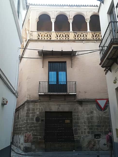 Seville: Tiny-Group Medieval Quarter Discovery Walking Tour - Key highlights to expect on this Seville walking tour