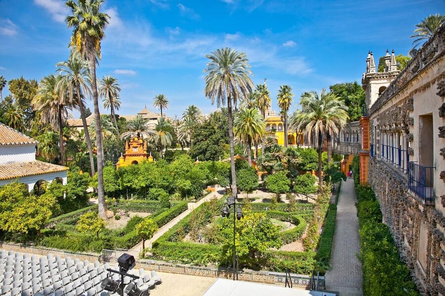Seville: Tour Alcázar, Cathedral & Giralda Priority Access - Headphones, Languages, and a Guide You Can Hear