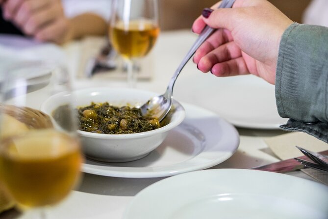 Seville: Triana Market Tapas Tour - The guide experience: history, stories, and food talk
