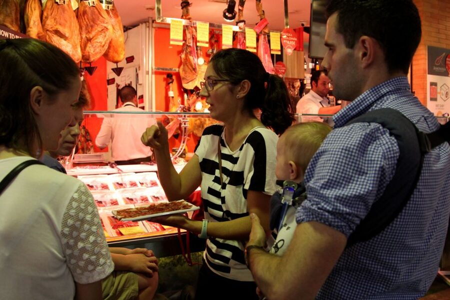 Seville: Triana Market Tour with Tastings - Seasonal fruit and sweets: finishing strong without sugar overload